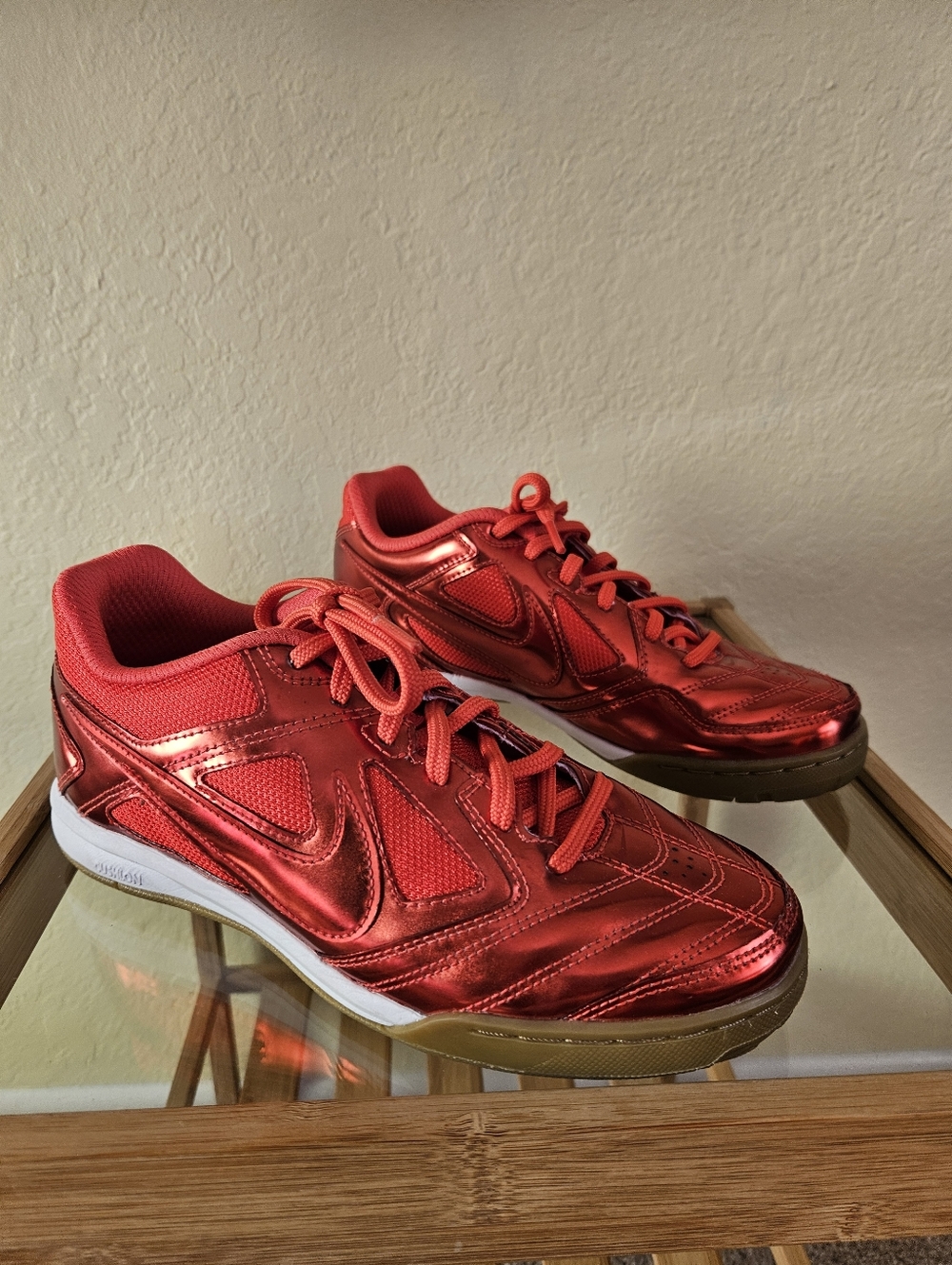 Nike Gato LV8 Metallic light crimson Womens Sz 6.